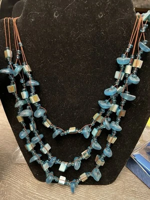 "Collar Boho Azul Vidrio Chip & Shell Multi-Hebra Playa Estilo Artesanal" Foto 1 de 4