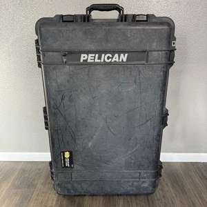 Pelican 1650 Rolling Hard Case Store Protection Black Interior 28.57x17.52x10.65 - Picture 1 of 11