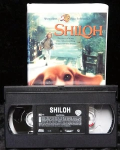VHS Shiloh ๐ผ Blake Heron Michael Moriarty Warner Bros Dog Movie Clam Shell 1997 - Picture 1 of 3
