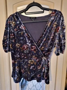 NEW LOOK Gorgeous Grey Velvet Floral Top Size 16 Peplum Gypsy Stunning Pretty - Picture 1 of 9