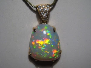 Toller 27 ct. Welo Opal und Diamant Anhänger, massiv 14 k Gelbgold - Bild 1 von 15