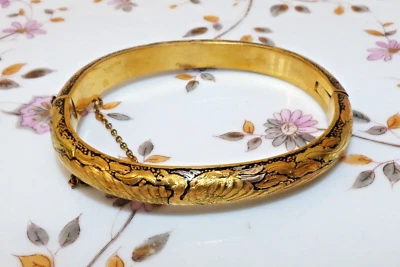 ANTIGUO BRAZALETE CON BISAGRAS DAMASCENO KOMAI DORADO PERÍODO MEIJI GRÚA PÁJARO PUÑO CON INCRUSTACIONES Foto 1 de 4