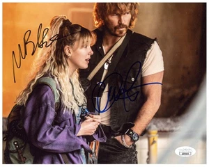 Chris Pratt & Millie Bobby Brown signiert 8 x 10 The Electric State Auto JSA KEINE Karte - Bild 1 von 1