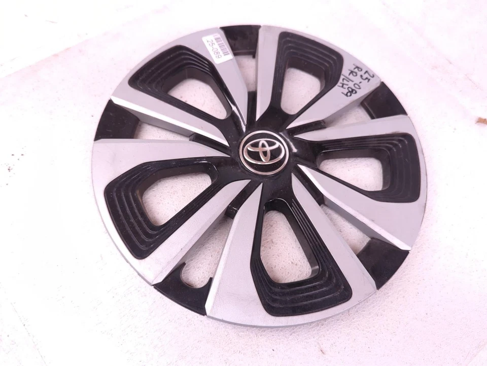 2019-2022 Toyota Prius Rear Driver Wheel Cover Cap 42602-47261 *Scratches - Image 1 of 4