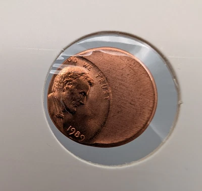1989 Lincoln Memorial One Cent Struck Off Center Penny Error Coin - Image 1 of 4