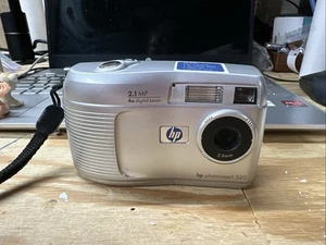 HP PhotoSmart 320 2,1 megapixel fotocamera digitale - argento - Foto 1 di 10