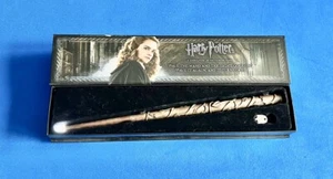 Harry Potter Zauberstab Hermoine Granger Hermine mit Licht The Noble Collection - Bild 1 von 3