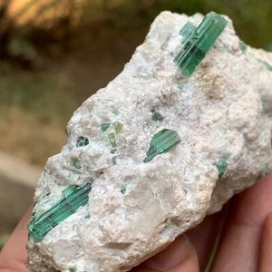 Cristales raros de piedras preciosas de turmalina verde azulado 143,49 gramos en feldespato matriz - Imagen 1 de 20