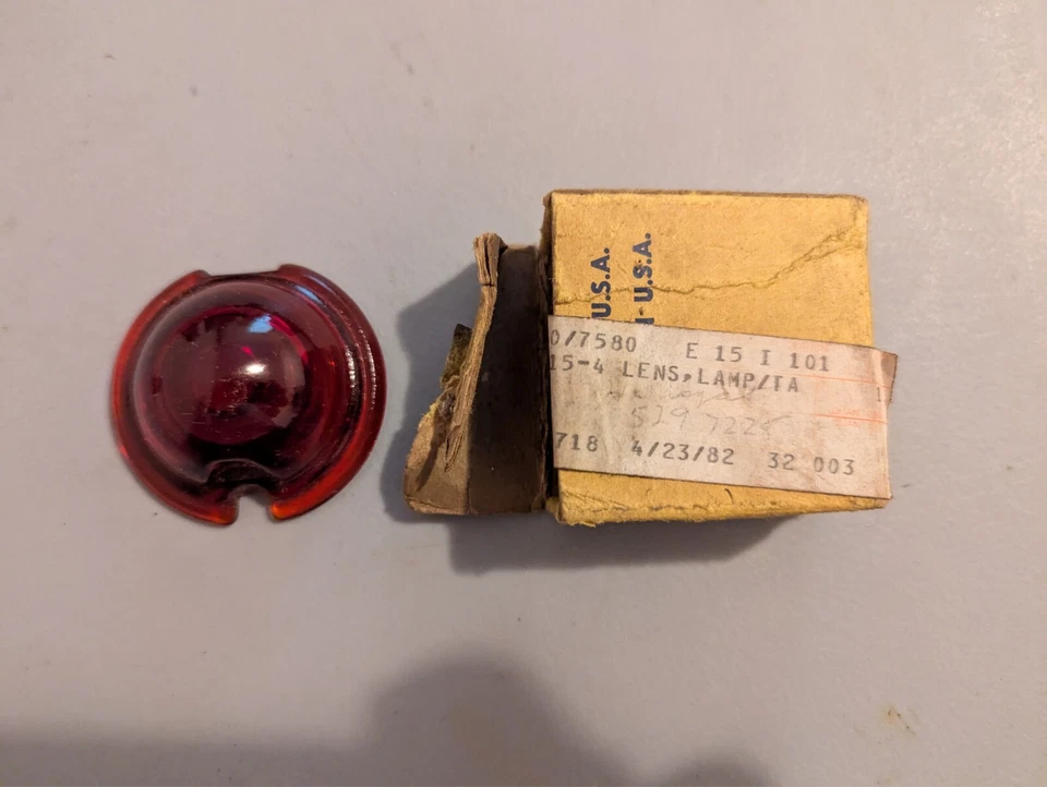 New Genuine Allis Chalmers Lamp Lens 223715-4 - Image 1 of 4
