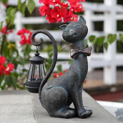 Caprichosas estatuas de gatos al aire libre con linterna de jardín solar: estatuas de jardín de gatos para o Foto 1 de 4