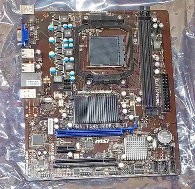 Placa madre MSI 760GM-P21 (FX) AMD socket AM3+ uATX MS-7641 en funcionamiento Foto 1 de 4