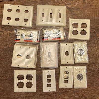 LOTE DE 13 CUBIERTAS DE TOMA DE PLACA DE INTERRUPTOR ELÉCTRICO BAQUELITA CREMA VINTAGE MIXTAS NOS Foto 1 de 3