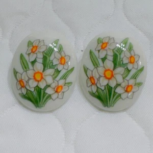 Vintage Painted Ceramic Daffodil Flower Oval Domed Stud Pierced Earrings - Picture 1 of 6