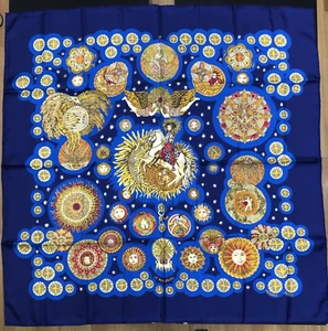 Rarely Used HERMES Silk Scarf LE ROY SOLEIL 90 Carre France Navy Blue Yellow - Picture 1 of 19
