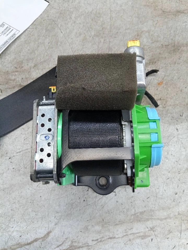 Used Front Left Seat Belt Front fits: 2010 Audi A4 bucket seat driver retractor - Image 1 of 4