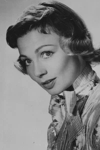 RPPC 1950er Dany Robin hübsche Frau französische Schauspielerin Portrait Studio - Bild 1 von 3