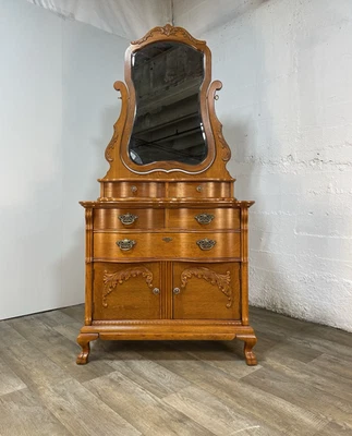 Lexington Furniture Victorian Sampler Collection Dresser with Mirror - Image 1 of 4