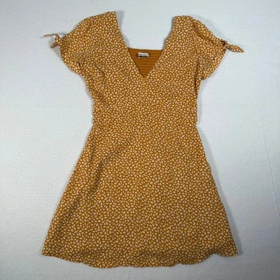Vestido Abercrombie & Fitch Pequeño Amarillo Estampado Floral Manga Corta Mini Informal Foto 1 de 4