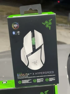 Razer Basilisk V3 Hyperspeed Wireless Gaming Mouse White Edition NIB - Picture 1 of 1