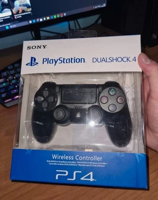 Sony Playstation DualShock 4 Controller Gamepad per Console Playstation 4 - Nero - Immagine 1 di 4