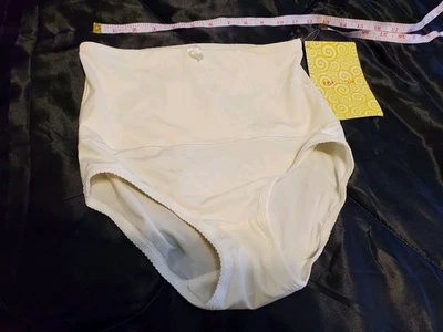 Carol Wior Cream Coloured Vintage Panties Shapewear Briefs Sz L - Image 1 of 4