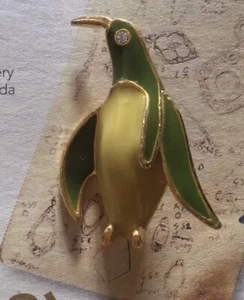 Vintage Penguin BROOCH Olive Green Enamel Crystal Gold Jewellery RARE - Picture 1 of 9
