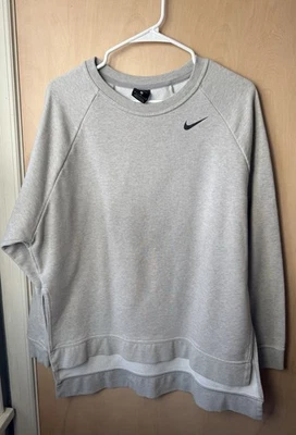 Moletom NIKE DRI-FIT bainha dividida manga longa gola redonda cinza M feminino  - Imagem 1 de 4