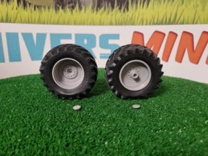 UM667_AR - 2 jantes arrière + 2 pneus large effet chargé FENDT 1050 - Univers... - Bild 1 von 3