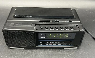 Zenith Stereo Electronic Digital Clock Radio Alarm CR100 vintage Works Great! ⏰ - Image 1 of 4