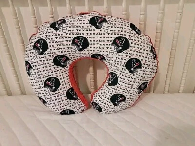 Funda de almohada Boppy hecha con vellón punto burbuja rojo Houston Texans  Foto 1 de 3