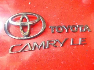 🎌02 03 04 05 06 TOYOTA CAMRY LE  REAR LID EMBLEM BADGE SET TRUNK Chrome Oem - Picture 1 of 5