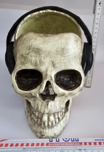 Schädel 17 Skull Totenkopf mit Kopfhörer und offenem Kopf für z.B. Blumentopf - Bild 1 von 3