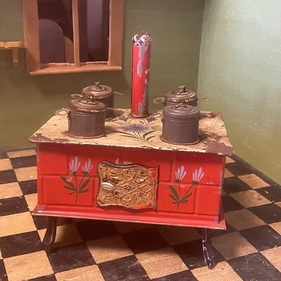 JOUET ANCIEN - TRES JOLIE CUISINIERE EN TOLE - DECOR FLEURI - CUISINE DE POUPEE - Photo 1/4