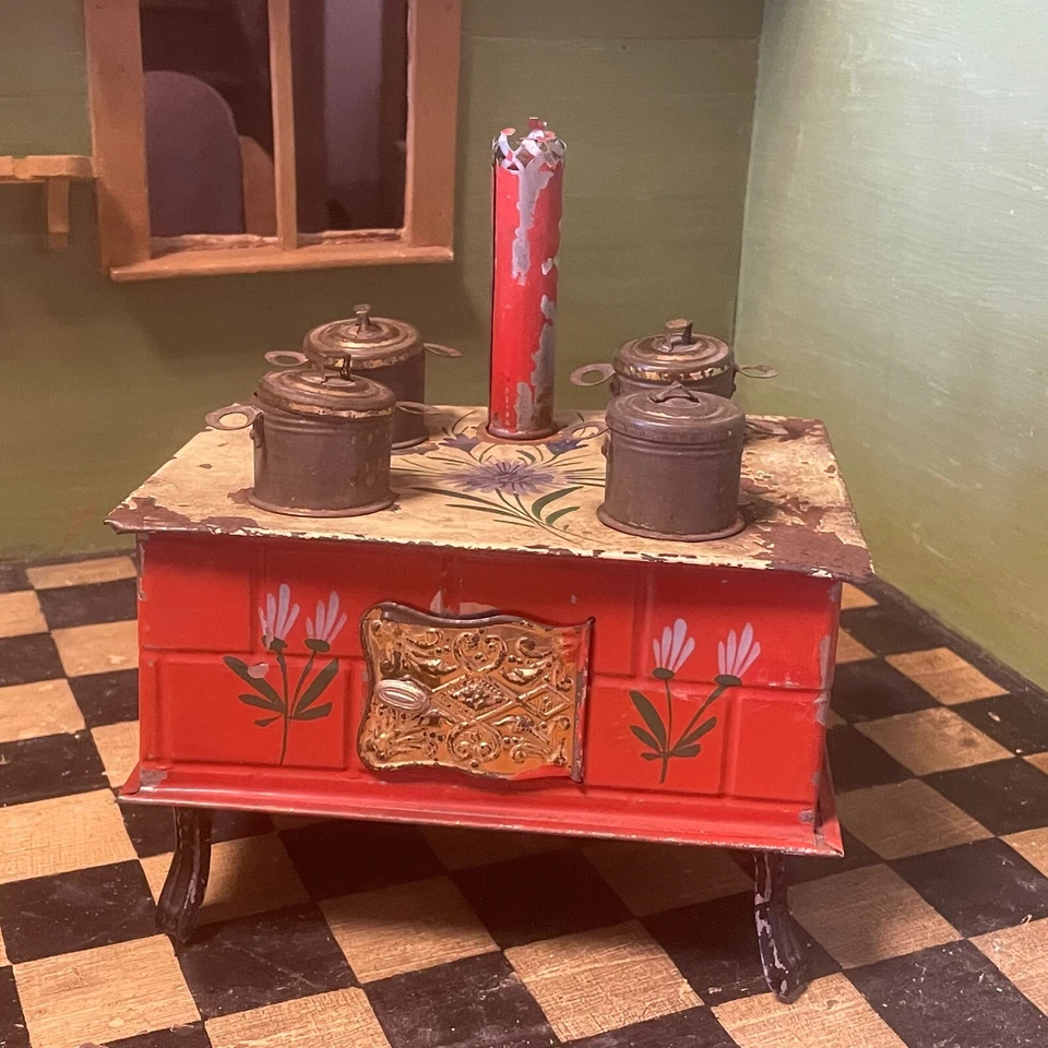 JOUET ANCIEN - TRES JOLIE CUISINIERE EN TOLE - DECOR FLEURI - CUISINE DE POUPEE - Photo 1/4