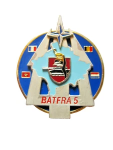 ANCIEN INSIGNE CAVALERIE DRAGONS BATFRA 5 OPEX KFOR TRIDENT KOSOVO FAB. SHELI - Picture 1 of 2