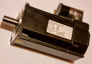 SERVOMOTOR  KOLLMORGEN  AKM32C-ANDNCA00  0.67kW  3500 U/min  2Nm  1.44A  640V - Picture 1 of 5
