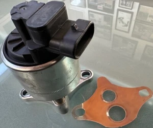 EGR Valve EGRV402 fit Chevrolet GMC Isuzu C1500 C2500 C2500 Suburban 1995-2000 - Picture 1 of 4