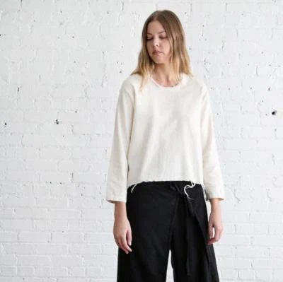 Black Crane Cotton/Blend Wide Cream Top Size M NWT - Image 1 of 4