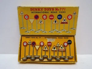 SEÑALES DE TRÁFICO DINKY 771 INTERNATIONAL EN CAJA ORIGINAL (L355) - Imagen 1 de 4