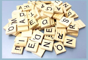 Azulejos de bloque de madera letras negras azulejos artesanías juego de madera alfabetos juguete vendedor del Reino Unido - Imagen 1 de 3