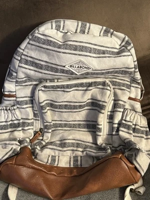 Mochila Billabong Grande a Rayas Negras con Acentos de Cuero Sintético 100% Algodón Foto 1 de 4