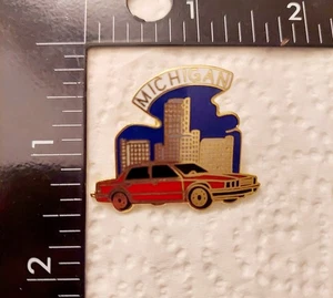 Michigan Pin Car Capital of the World Goldtone Pin - Picture 1 of 2