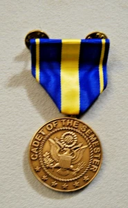 Medalla ROTC (CRC-ML 147C) Cadete del Semestre Bronce con estuche, Lote D - Imagen 1 de 2