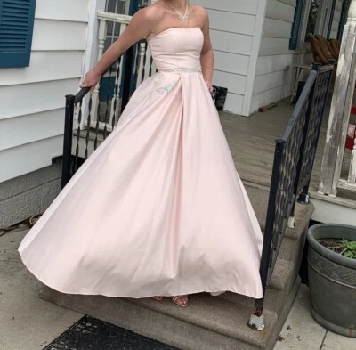 Prom dress  - Image 1 of 4