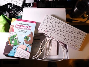 Raspberry Pi 400 Kit (microSD, Broadcom BCM2711, 1.80 GHz, 4GB, US layout)... - Afbeelding 1 van 3