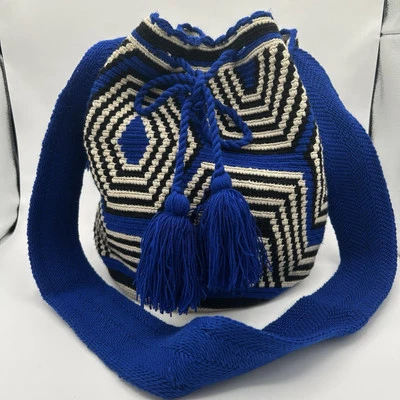 Bolso Cubo Wuitusa Wayuu Hecho a Mano Crochet Boho Azul Negro  Foto 1 de 4