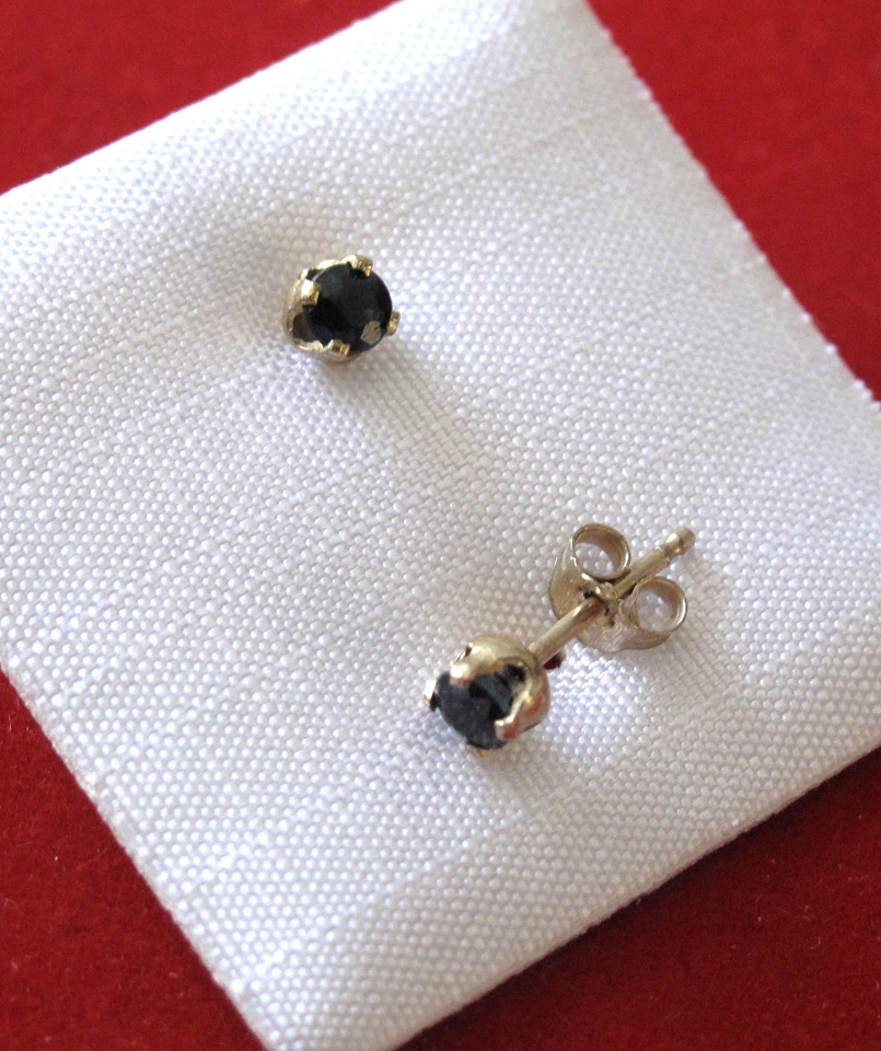 1 PAAR OHRSTECKER in 333/- 8 crt. GG mit ECHTEM SAFIR in versch. Größen - Bild 1 von 3