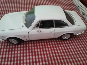 Road Signature 1/18 Scale Diecast 92348 1965 ALFA ROMEO Giulia Sprint - Foto 1 di 4