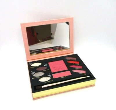 Paleta Lancome Olympia's Wonderland Desnudo ahumado/Labio de terciopelo rojo/Mejillas rosadas Foto 1 de 4