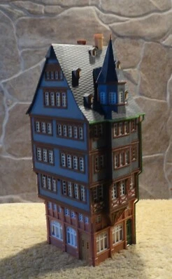 Faller   aus B-912    (Spur H0)    Großer Engel Römerberg - fertig gebaut A1 - Bild 1 von 4